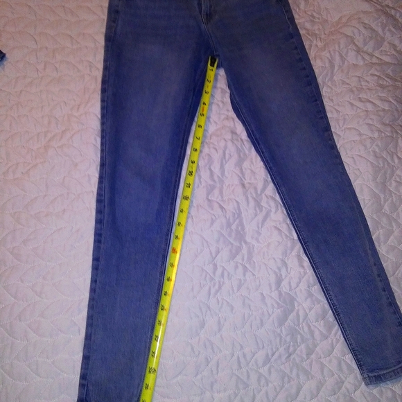Mid rise. Old Navy Rock Star Supper Skinny jeans - Picture 3 of 7
